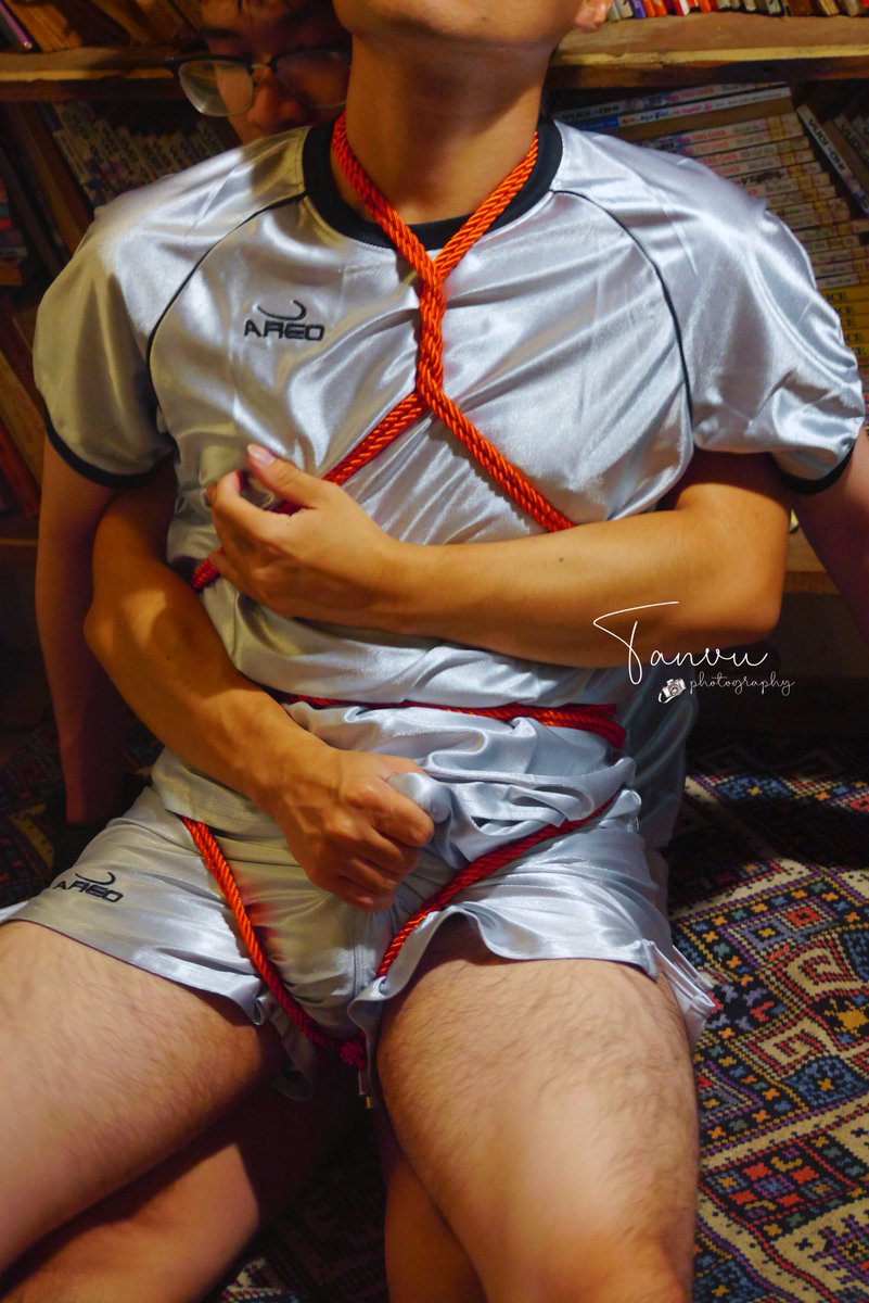 tanvuphoto's tweet photo. a bit BDSM with shiny clothes 😁
📸@leovu1987
⚽️ @ballshortxx https://t.co/xiwQcHbtwH