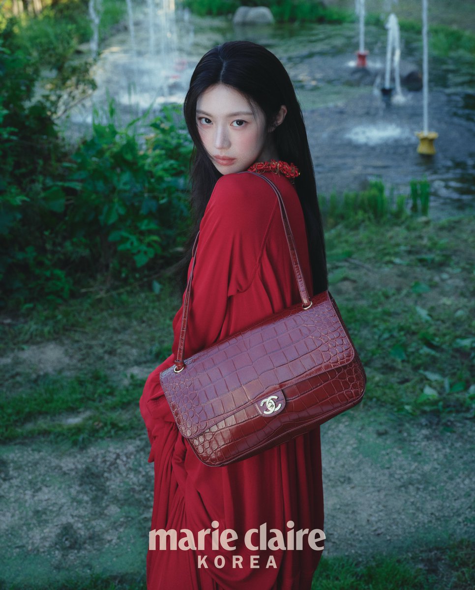 thegyj's tweet photo. 마리끌레르 코리아 10월호 #고윤정 @CHANEL https://t.co/aaR8RMYGCR