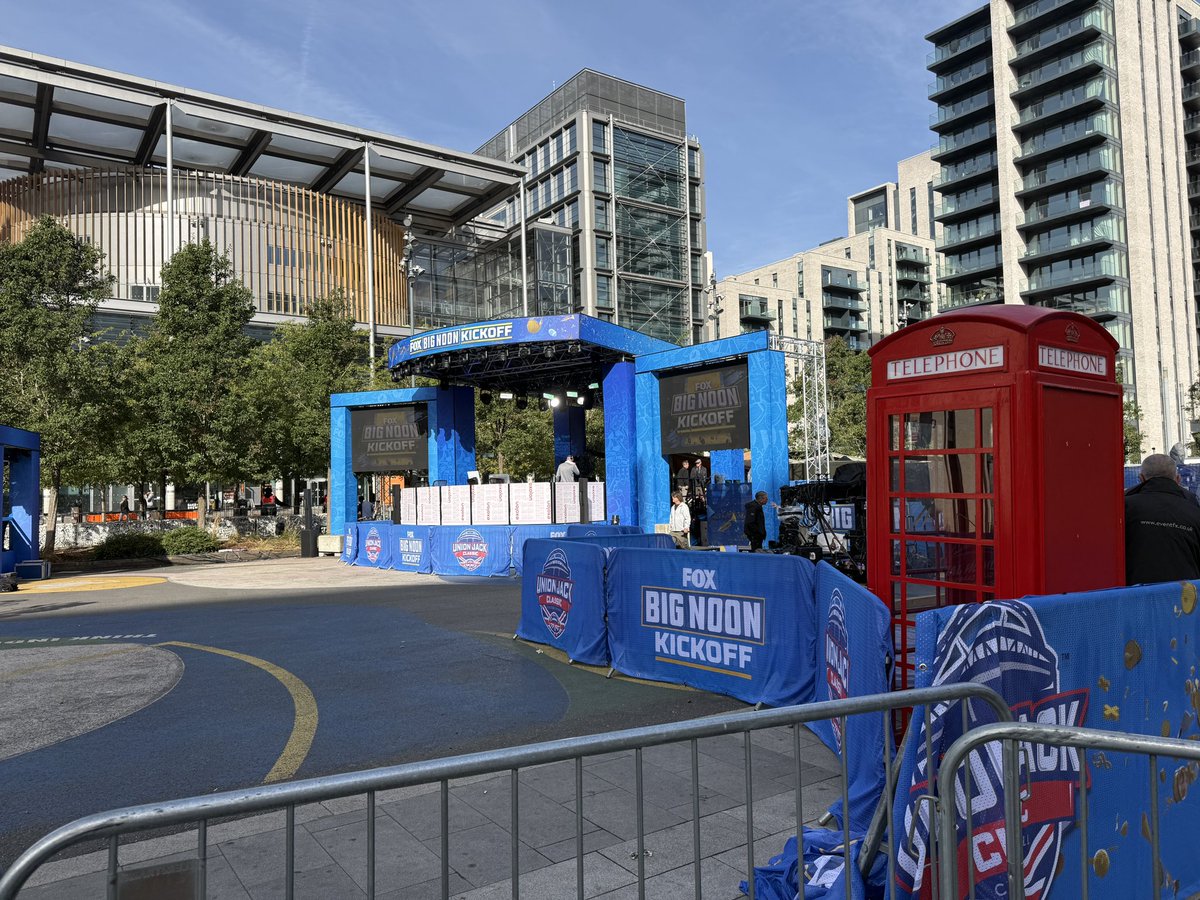 therealbeadle's tweet photo. Fox Big Noon Kickoff set going up right outside Wembley.

@DevilsDigest https://t.co/HO0QEbFKJq