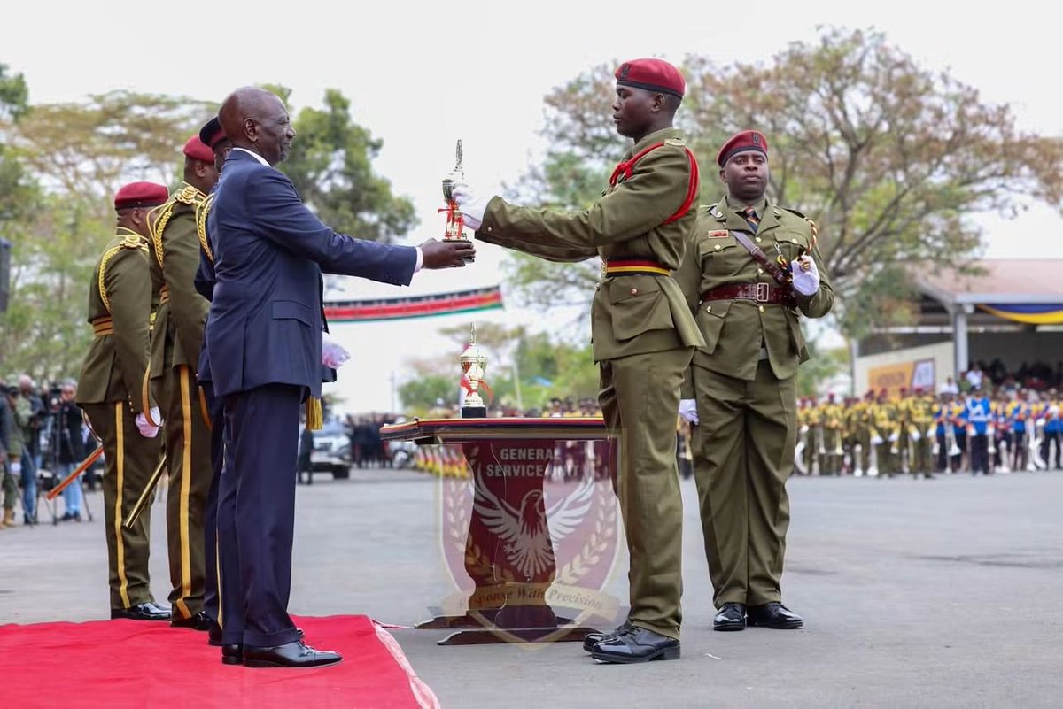 BRINATV's tweet photo. President William Ruto, accompanied by Deputy IG KPS Eliud Lagat and GSU Commandant Johana Tonui, has issued the Cane of Honour and trophies during the 50th GSU Recruits Passing-Out Parade.
#GSU #GSUPassOut #WilliamRuto #KenyaPolice #BrinaTV
#UsalamaMitaani https://t.co/7Rq52t6A9i