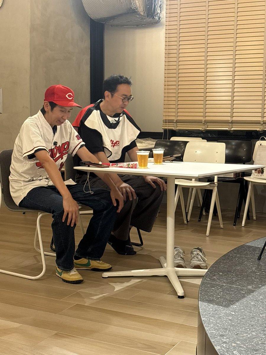 a_yum's tweet photo. 靴脱ぎ配信

#アンガールズ
#アンガールズのコン活
#carp https://t.co/NRh0tmZbiL