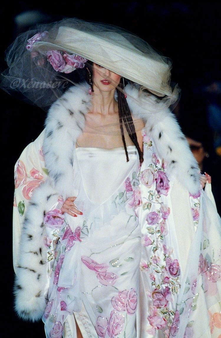 pYSLrada's tweet photo. christian dior spring 1998 https://t.co/KzNgjV9ctQ