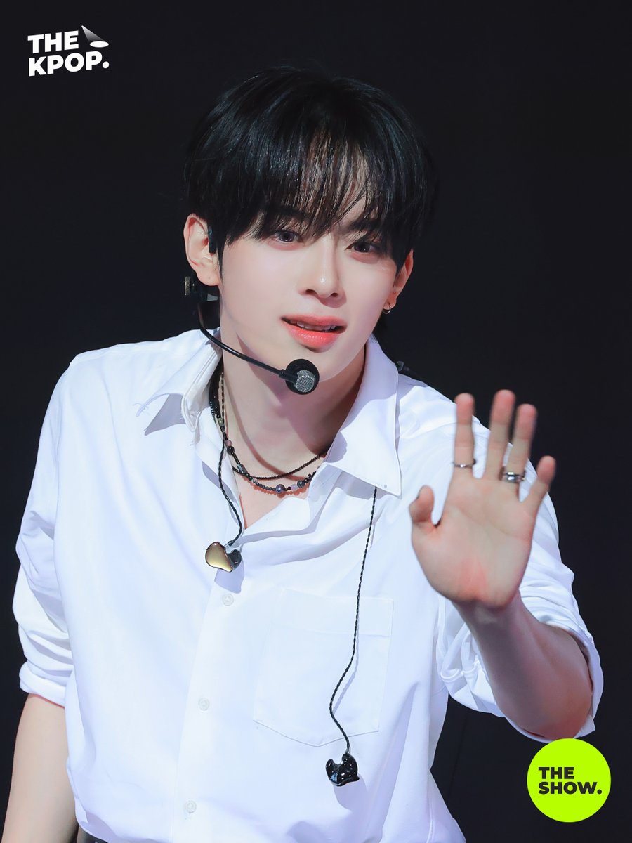 THEKPOP's tweet photo. [BEHIND PHOTO] THE SHOW. Ep.399 #VERIVERY #베리베리 #THESHOW #THEKPOP https://t.co/FWoXCoEByk