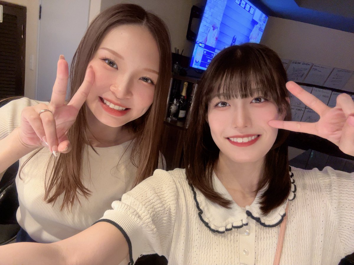 Natsumi_Megu's tweet photo. ROAD様、到着しました！！
ひとみんとパシャリ📷全部載せるやつ！
まってるよー♡ https://t.co/U8PrBKp2FL