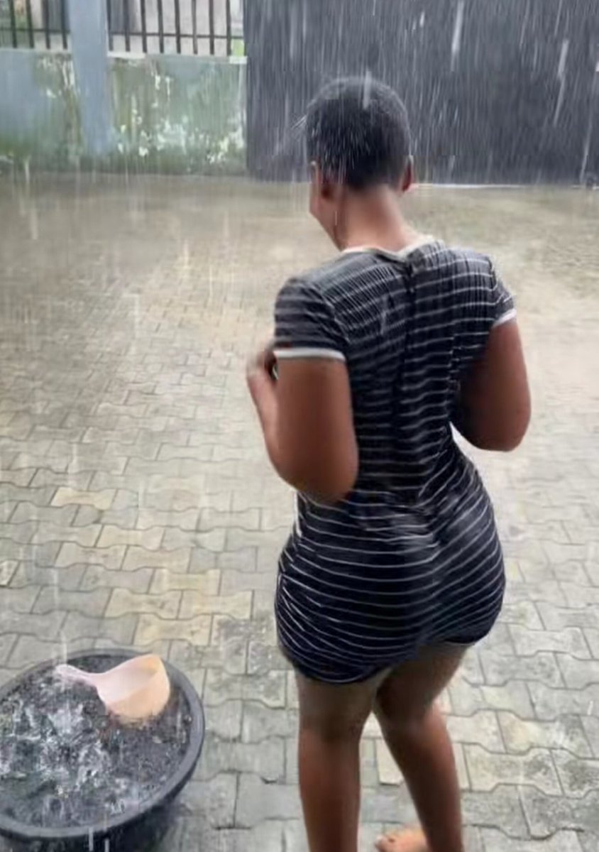 __CD2_'s tweet photo. See wetin my neighbour de do inside rain 😭 https://t.co/KrfeFVh3Fx
