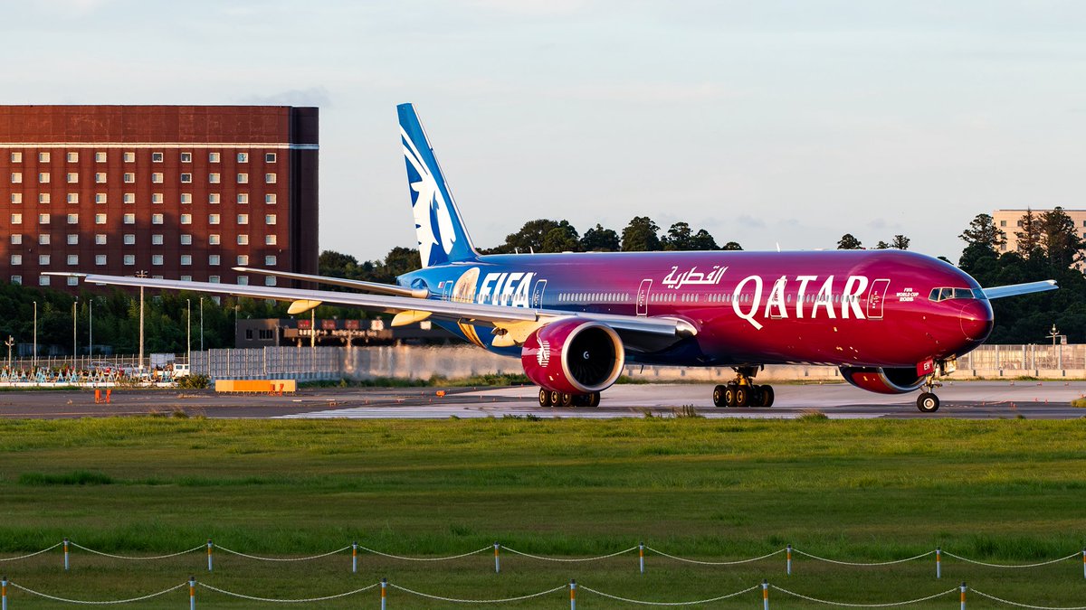 MamuD_Eleven's tweet photo. 2026.08.19  RJAA
Qatar Airways
Boeing 777-3DZ/ER (A7-BEH)
"FIFA World Cup 2026 Livery"

到着がかなり遅れたため上がりは無理かと思いきや、ほぼオンタイムでのプッシュで大勝利。
境目のグラデーションが本当に美しいです https://t.co/c4F8XzH2eJ