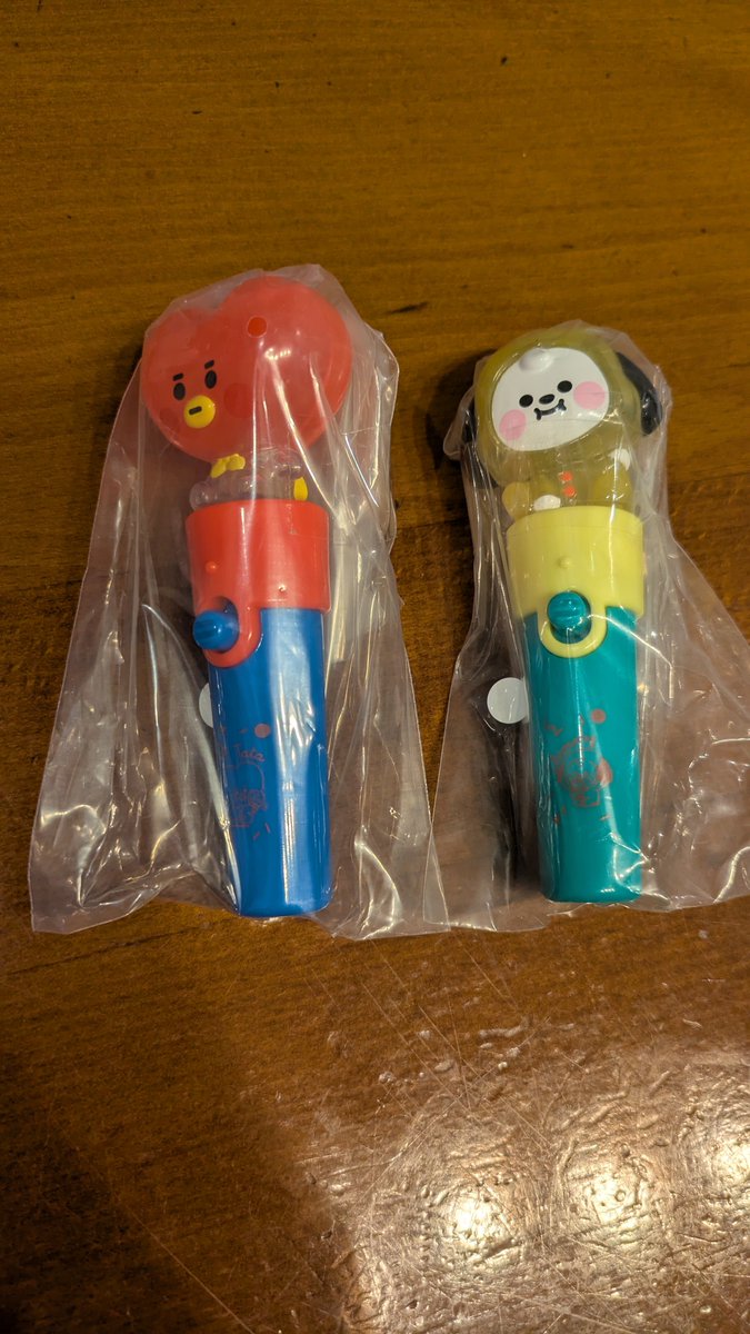akihigu's tweet photo. 【交換希望】
BT21 ライトスティックチャーム2

譲➞ CHIMMY、TATA
求➞COOKY

郵送にて可能な方。

よろしくお願い��たします。

#BT21　#交換　#BTS https://t.co/M82hlZ0Yqc