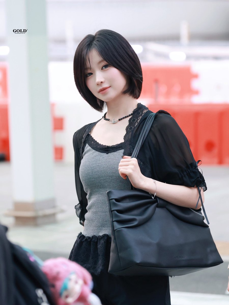 Gold2_ASA's tweet photo. 🖤🖤🖤
ASA ICN DEPARTURE 🛫 260918.
#ASA #榎並杏紗 #아사  
#BABYMONSTER  #アサ https://t.co/CuWVsvt1k2