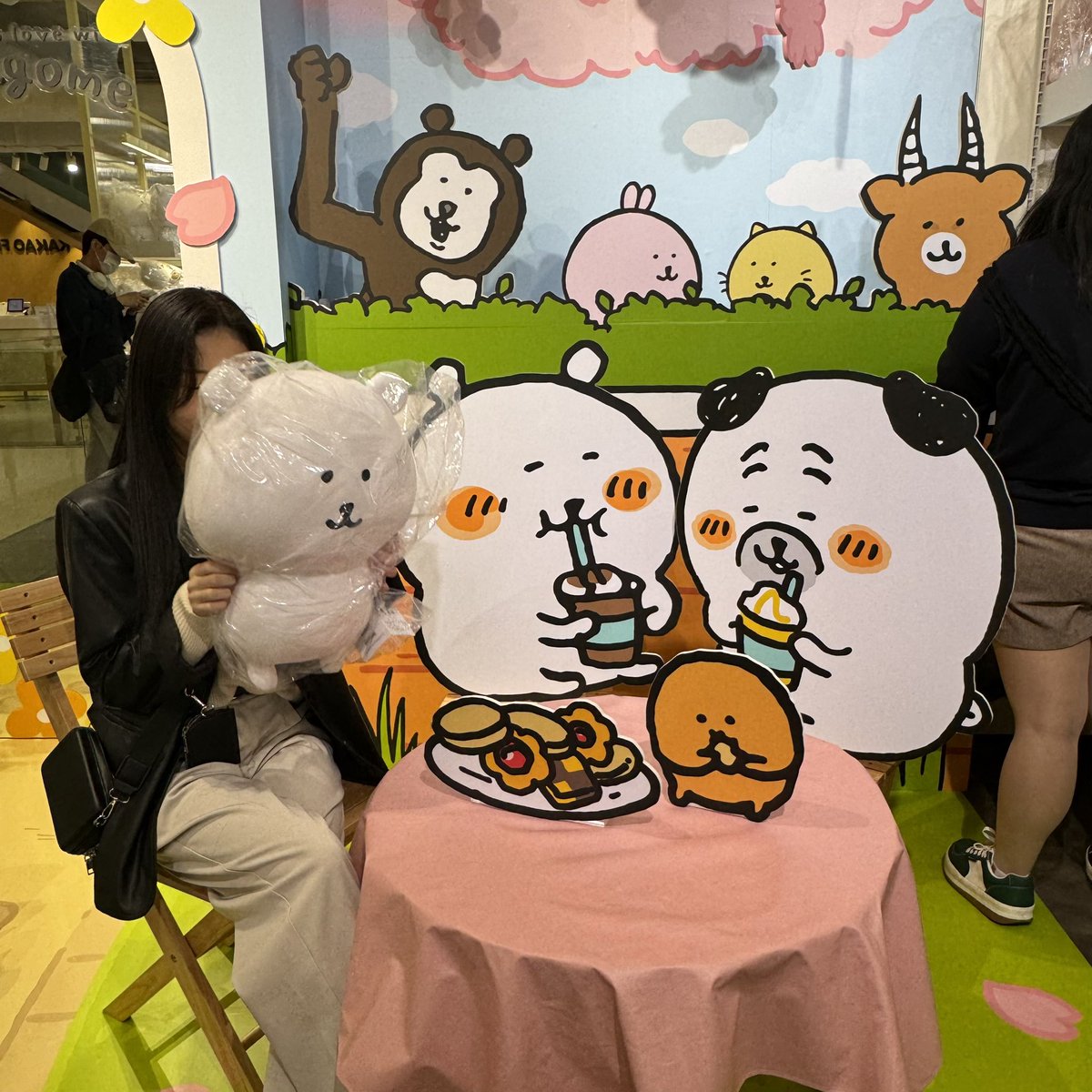iamlux_givemecs's tweet photo. 난 그냥... 이 때가 제일 나았던 것 같아...
그나마 개 ㅊ 망했다는 아니었고 포토존이라도 신경 쓴 티가 난 시절.. https://t.co/xnNbAydh1n