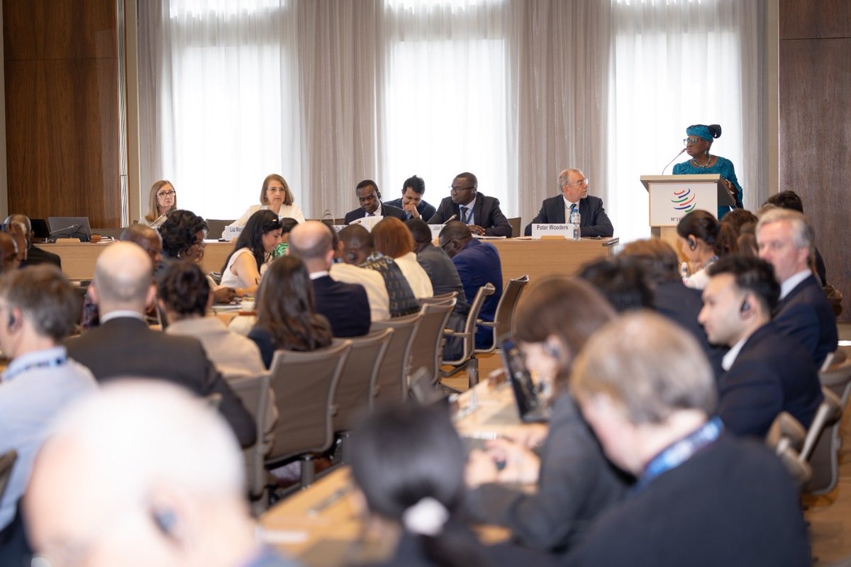 NOIweala's tweet photo. Was pleased to give a keynote kick-off to a packed session on critical minerals. With panelists H.E. Julien Paluku Kahongya, Minister of Foreign Trade of the Democratic Republic of the Congo, Anabel Gonzalez, VP of @the_IDB, Peter Wooders, Founder of the Geneva Platform for Resilient Value Chains, and excellent moderation by Luz Maria de la Mora, Director of @UNCTAD‘s Division on International Trade and Commodities. Many thanks to our own Chief of Staff, Dr. Bright Okogu, for organizing this very topical session.