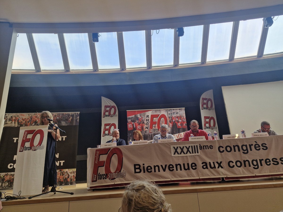 Mlowdy2's tweet photo. Intervention de Jane Urbani, pour le @FoSnudi 69 et plus largement pour la @FnecFpFO 69.
De l'argent pour l'école, pas pour la guerre!! @udfoRhone https://t.co/3q30l2biIU