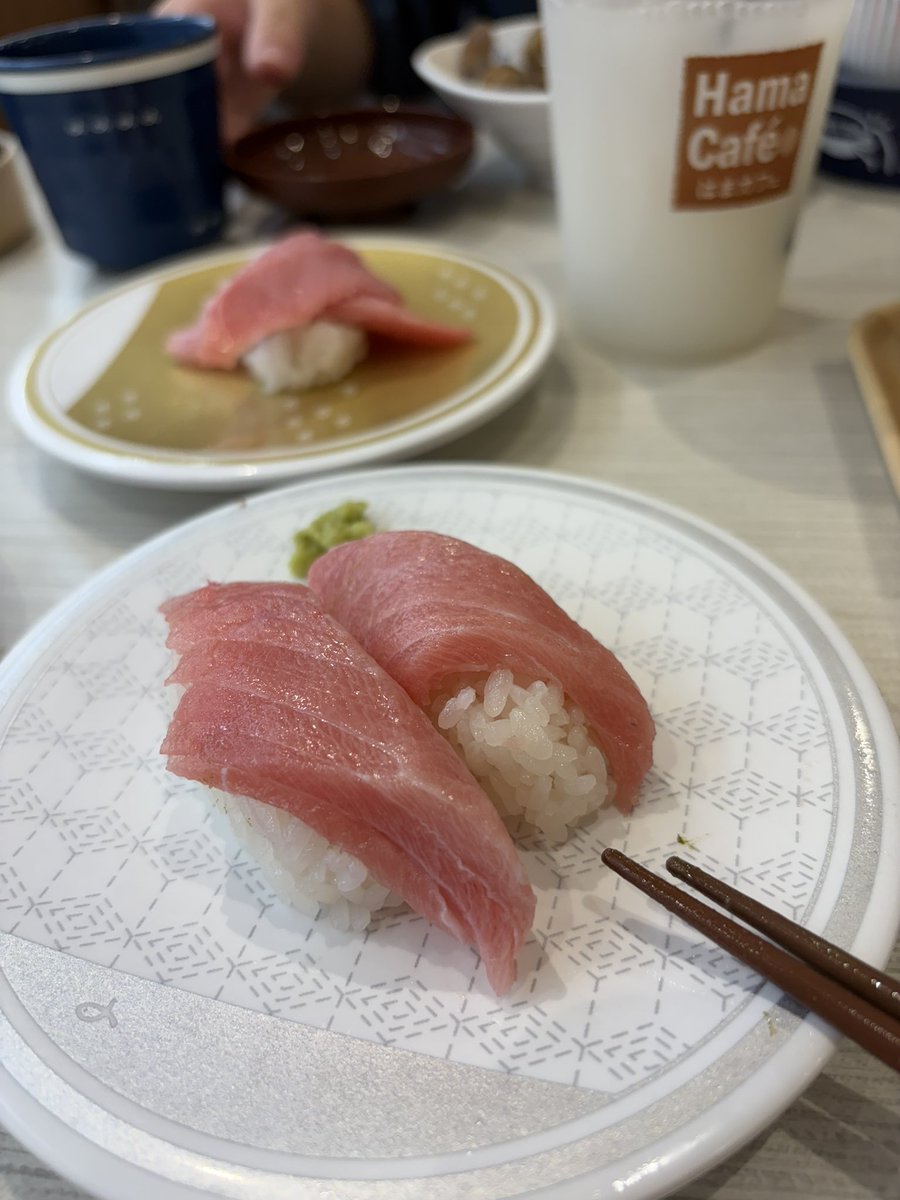 MASUMI0319's tweet photo. １週間疲れたわい
息子に大盛りパスタ食べさせてからの
はま寿司🍣いぇい(*´˘`*) https://t.co/zbXoLHb6Hn