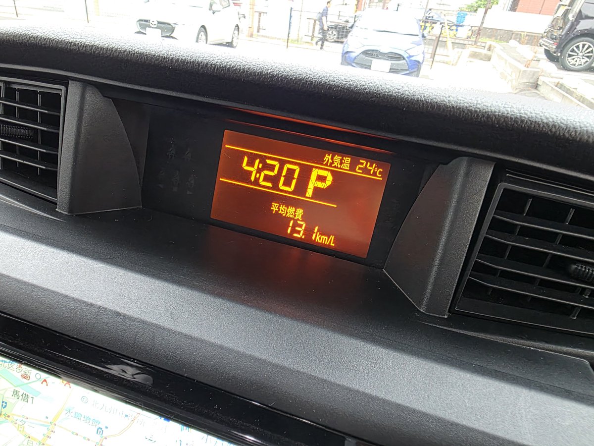 Plusandminus24's tweet photo. タイムズカーで酷評のトヨタルーミーNAを借りてみた
普段NAのパレット乗ってるからか「めっちゃ遅い！」とはならなかったけど走行安定性が無さすぎる
あ��アクセル少し踏んだだけで過敏に加速するから運転しにくい
あと燃費が高速乗ってこれだから燃費は悪すぎる
あと一番クソなのはダイハツウィンカー https://t.co/wVhx1bRfQj