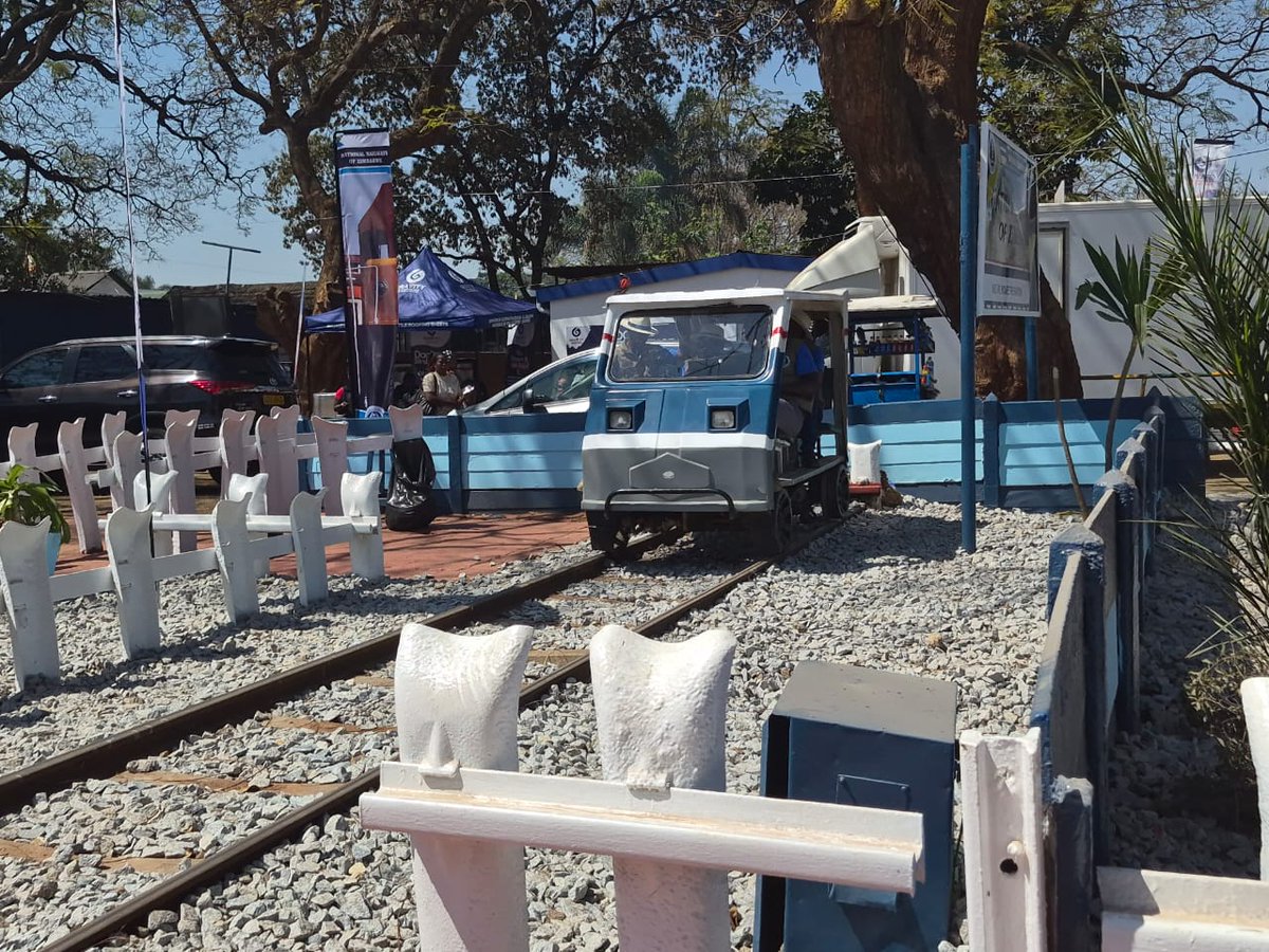 DoubleRedRose26's tweet photo. Industry and infrastructure are working together and the impact has gone beyond one company.

The NRZ-ZIMASCO partnership has restored 3 locomotives and 100 wagons, adding capacity to Zimbabwe’s rail freight system. https://t.co/36TymecCMj