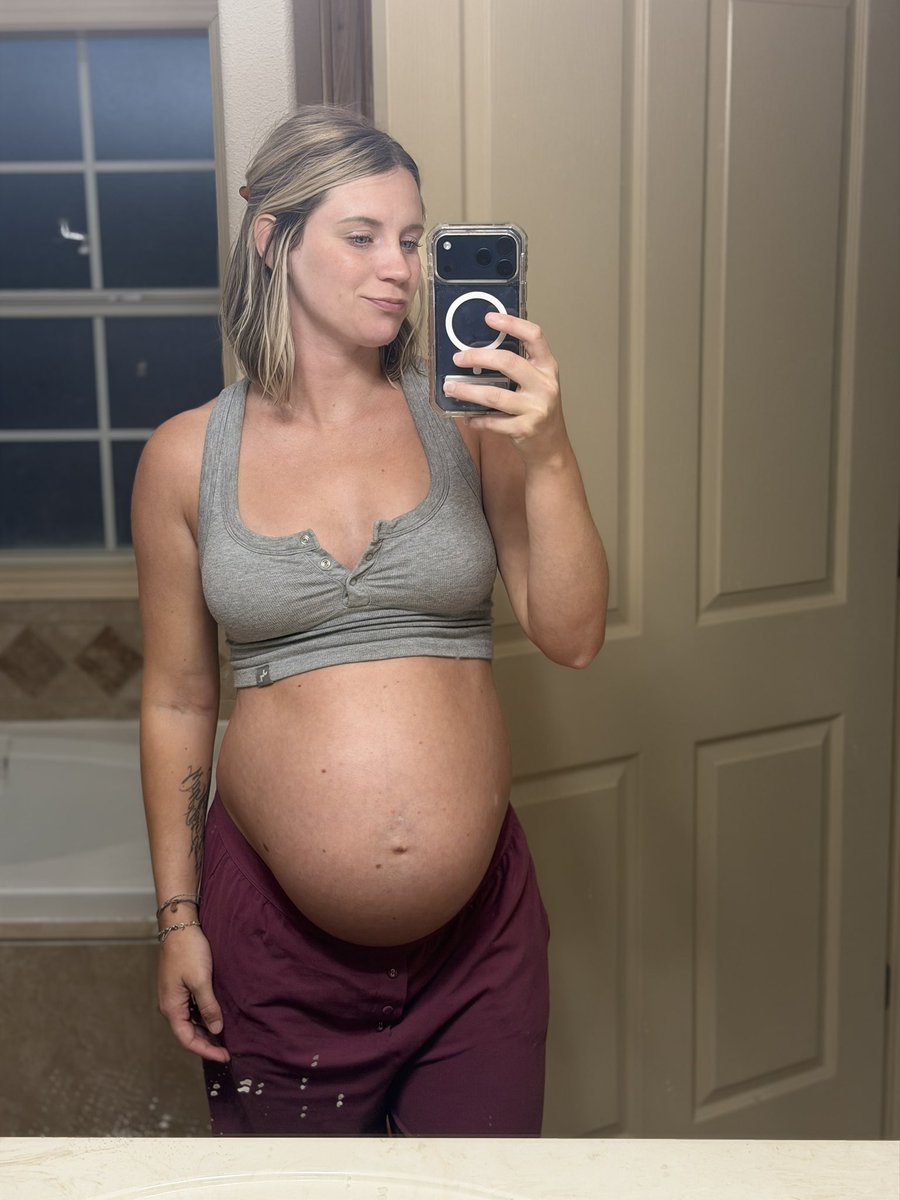PreggoPN's tweet photo. Before - 110 lbs. / After - 160lbs
The human body is pretty incredible!! https://t.co/OoRh7Ussgq