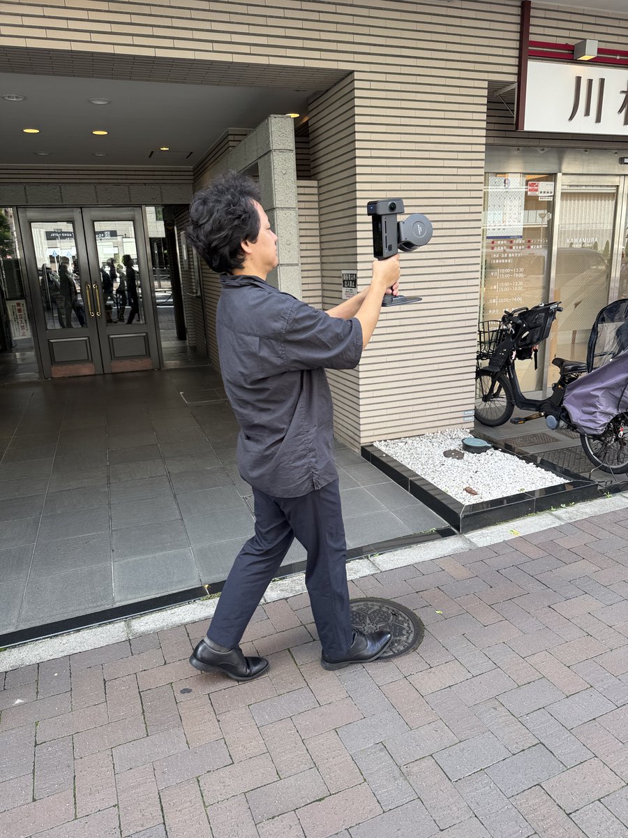 xgrids_ofcl_AR's tweet photo. XGRIDS JAPAN株式会社様で、新製品「Lixel L3」を体験させていただきました！

実機を持って屋外でも計測してみましたが、操作性・ハード・取得データともに、想像以上の進化を感じました👀

弊社にも9月末ごろにデモ機が到着予定です！
到着次第、さまざまな環境で検証しながら、L3の実力をお届けしていきます💪

#XGRIDS #LixelL3 #3Dスキャナー