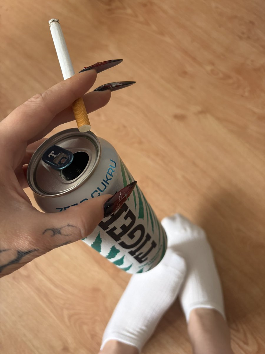 HERRIN_SENEMM's tweet photo. Eine Zigarette. Ein Blick. Ein Preis. Du kennst deine Aufgabe. 🖤💨

https://t.co/zUGcJvbBBB https://t.co/XGZW88VKy1
