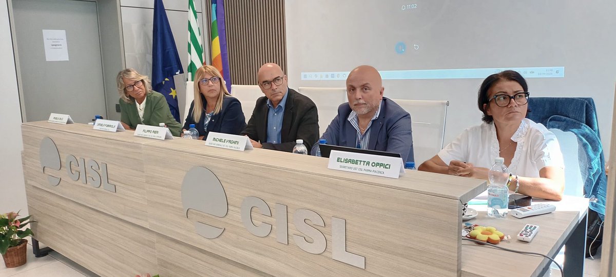 CislNazionale's tweet photo. Tappa a Parma per la Segretaria Generale della #Cisl, #DanielaFumarola, che oggi concluderà con il suo intervento i lavori del Consiglio Generale della UST Parma Piacenza.  
L’evento, intitolato “La Via Maestra della Contrattazione per un nuovo Patto Sociale. Partecipazione, Responsabilità e Centralità della Persona”, ha preso il via con un momento speciale dedicato all’intitolazione della sala a Gigi Bonfanti alla presenza della famiglia, seguito dalla relazione introduttiva del Segretario Generale Michele Vaghini.

@cislprpc