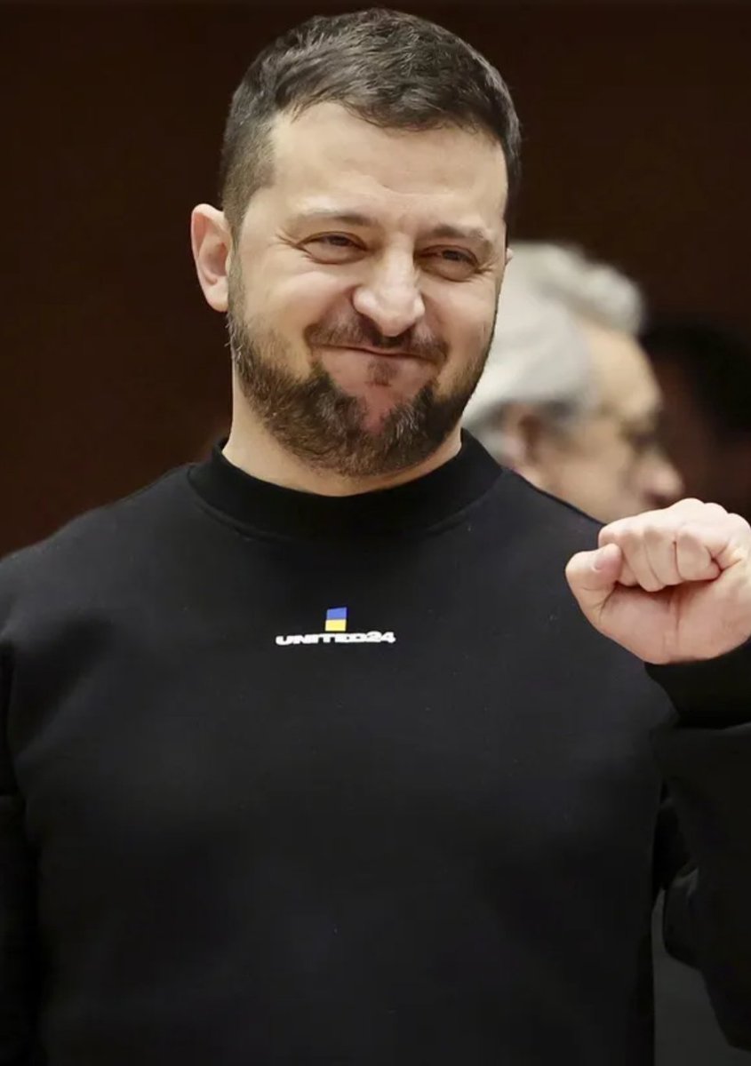 MarioBojic's tweet photo. 🇪🇺🇺🇦EU has just allocated an additional €3.3 billion for weapons for Ukraine.

European Commission and Zelensky keep fueling the war while Ukrainian men are sent to die.

Why don't European leaders who want the war to continue send their own children to the front? https://t.co/rYOVoe6qRX