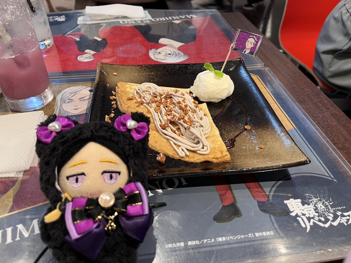 02_VENEROAD's tweet photo. 本日はプリンセスカフェ東京リベコラボに行ってきました〜🎉
会期中1回しか行けないからできる範囲で飲食頑張った😇
コースターは残念ながら竜胆出ず……誰か交換しません？😂 https://t.co/Qwuieqev4p