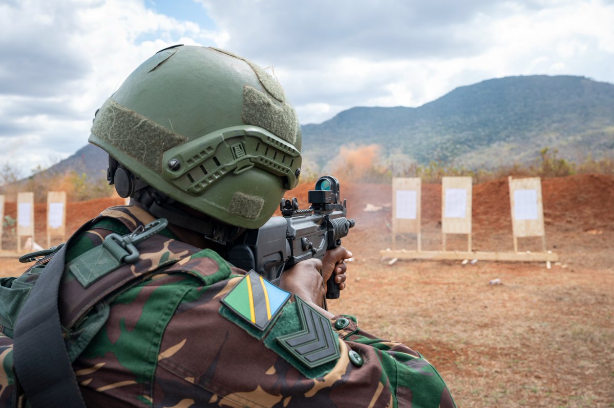 USSOCAF's tweet photo. 🇺🇸 🇹🇿Marksmanship on🎯. @USSOCOM and Tanzania’s Special Forces train together during a #JCET (Joint Combined Exchange Program),  continuing our security partnership built on mutual respect and shared commitment to readiness @usembassytz @MARSOCofficial https://t.co/ds58n07dQj