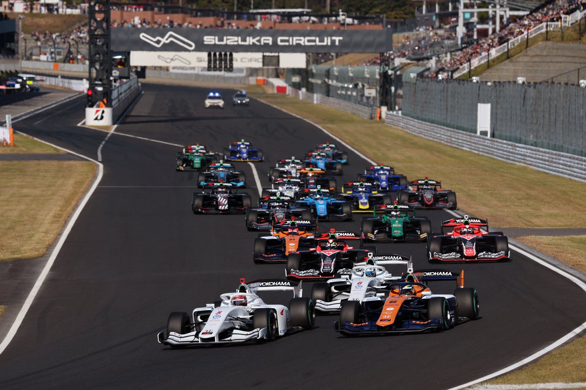 suzuka_event's tweet photo. 11月21(土)･22(日)開催「2026年 全日本スーパーフォーミュラ選手権 第11戦・第12戦 第25回JAF鈴鹿グランプリ」

いよいよ来週、9月27日(日)11:00よりチケット販売開始！タイムテーブルも公開中です。観戦プランの参考にどうぞ！
▼詳しくはこちら
https://t.co/akJ0PJAzdA
#SFormula #JAFGP https://t.co/NgVpKVm4C6
