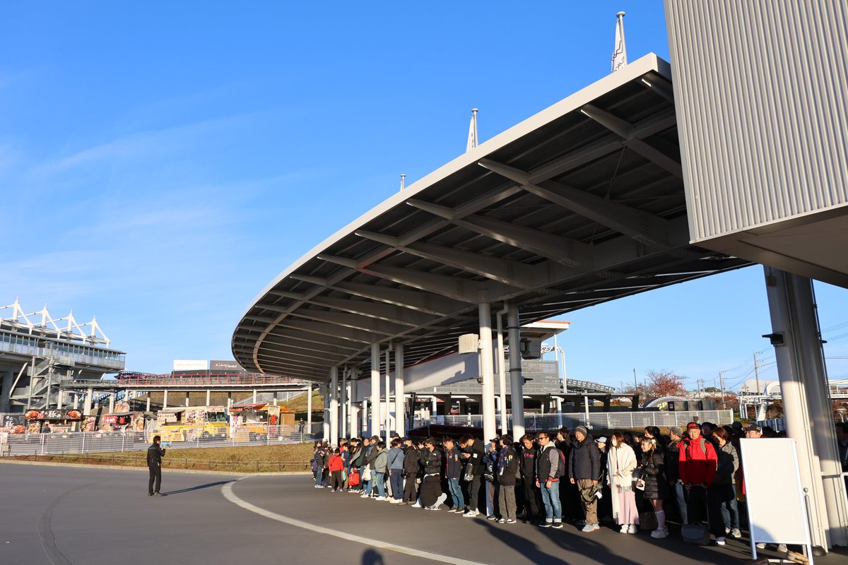 suzuka_event's tweet photo. 11月21(土)･22(日)開催「2026年 全日本スーパーフォーミュラ選手権 第11戦・第12戦 第25回JAF鈴鹿グランプリ」

いよいよ来週、9月27日(日)11:00よりチケット販売開始！タイムテーブルも公開中です。観戦プランの参考にどうぞ！
▼詳しくはこちら
https://t.co/akJ0PJAzdA
#SFormula #JAFGP https://t.co/NgVpKVm4C6