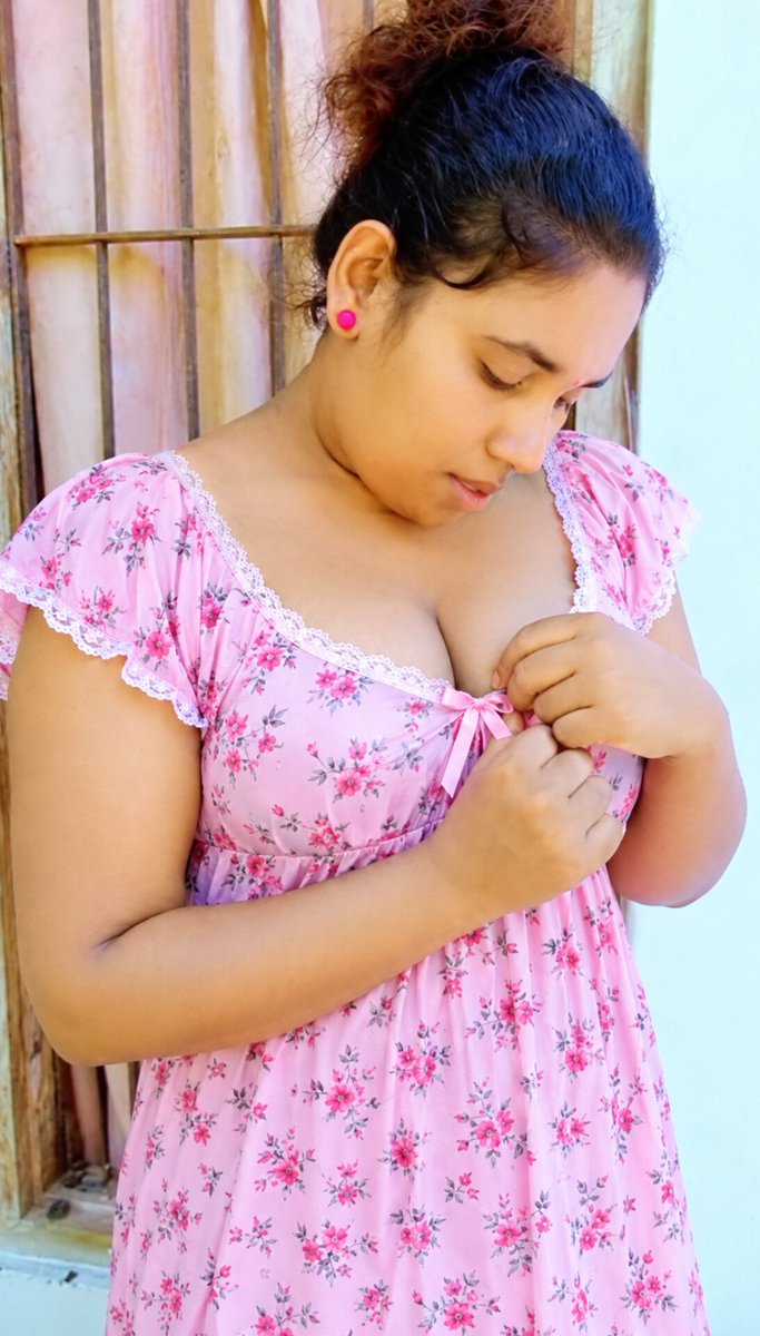 Thumesha96's tweet photo. 🍎🥀 https://t.co/NqdqP8UhlN