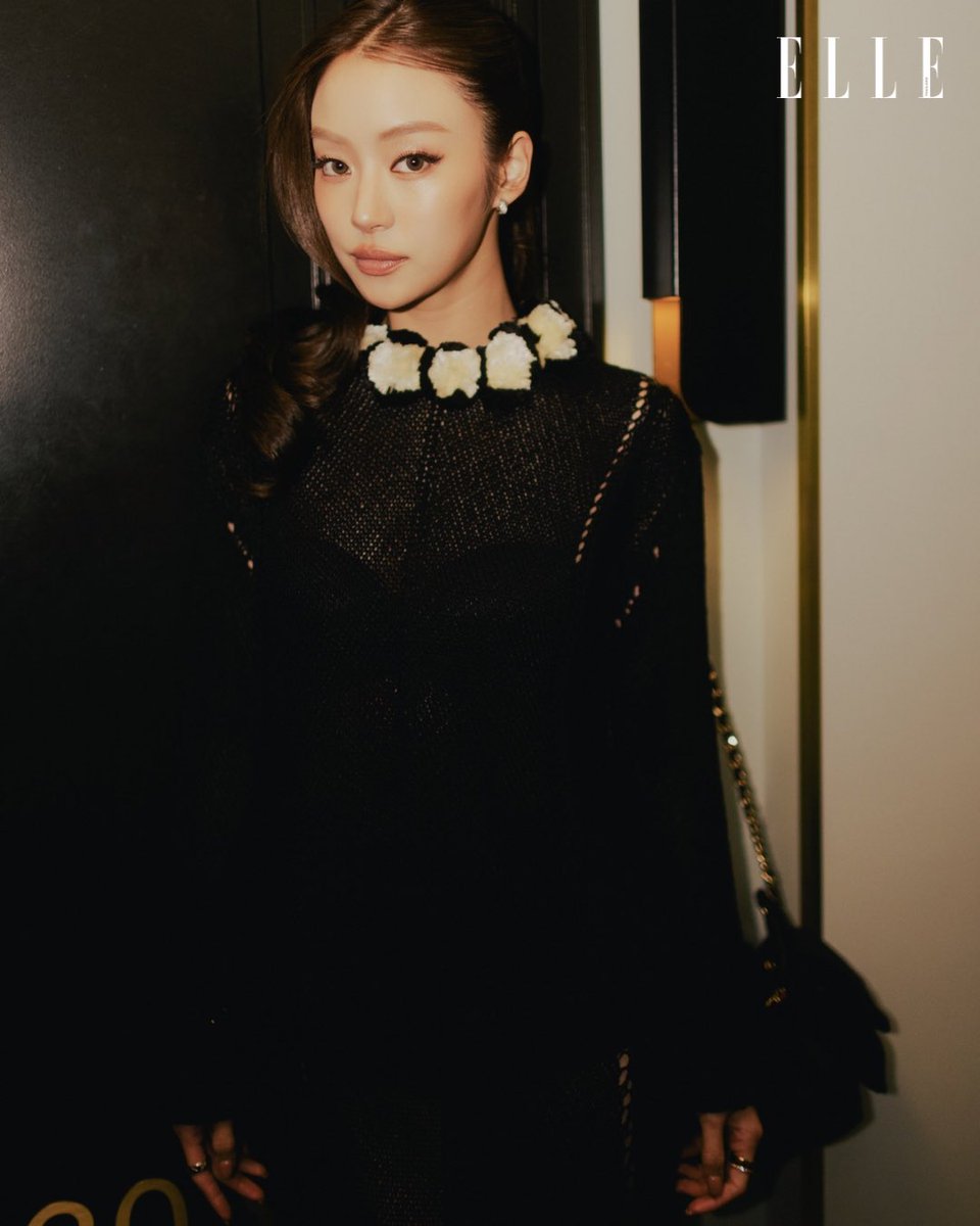 ELLEThailand's tweet photo. #ELLEExclusive สวยสะกด! สองสาว ลีน่า-หมิว ร่วมถ่ายทอดเสน่ห์ของ CHANEL Coco Mademoiselle Crush Absolu ในงาน Coco Mademoiselle Party ณ กรุงปารีส ประเทศฝรั่งเศสทา

#ELLEThailand
#CocoMademoiselle
#CrushAbsolu #CHANELFragrance
#LenaMiu #LalinaLena #MiuNatsha https://t.co/4DouArvDop