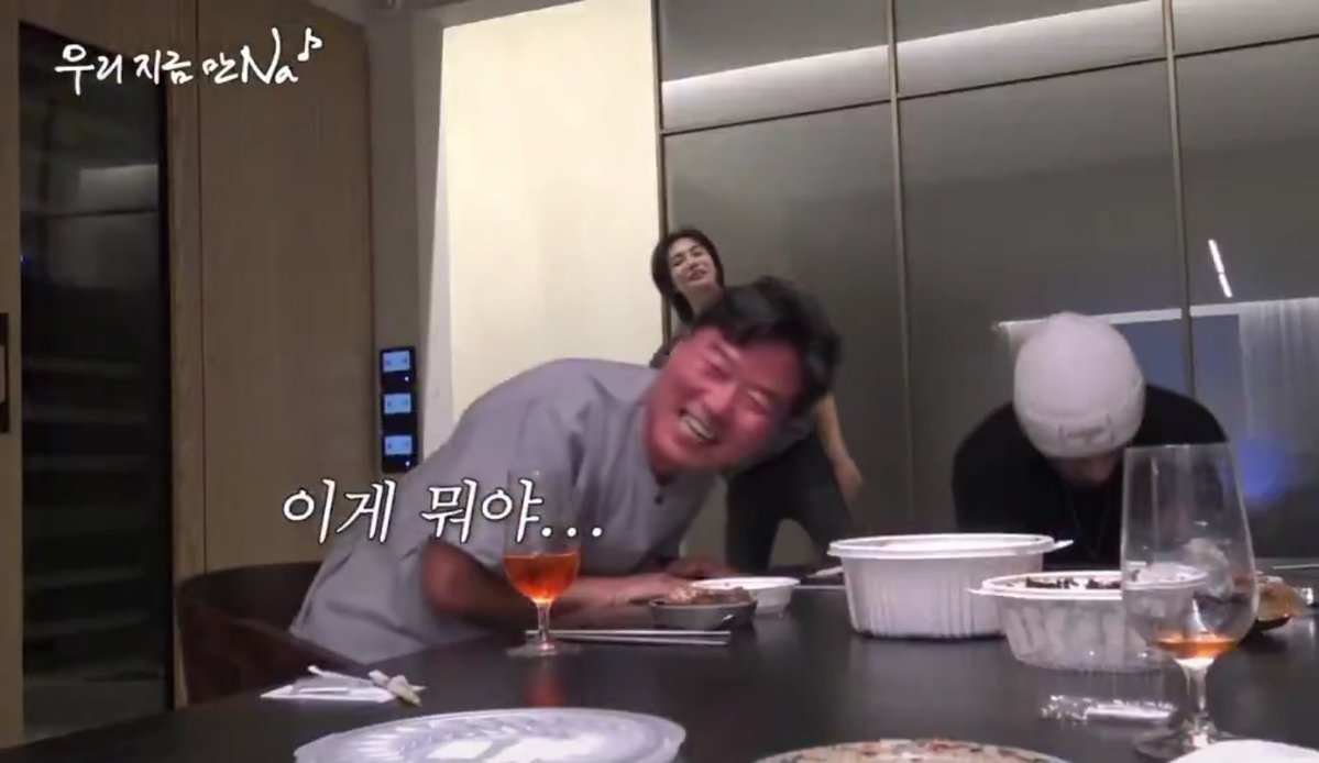 nakiskzlS2's tweet photo. 아니 시발 영석이형 괜찮은거 맞나
이분지금... 토마토도아니고...... 지금......... https://t.co/HKQbEXkzVN
