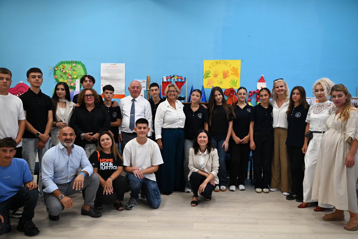 WVAlbania's tweet photo. Strong partnerships. Lasting change.
@WVMEERO Regional Leader Eleanor Monbiot &amp; members of the regional leadership team are currently in Albania, seeing @WVAlbania's work first-hand &amp; meeting #children, families, communities &amp; partners to learn, connect &amp; exchange ideas. https://t.co/QuErHDr698