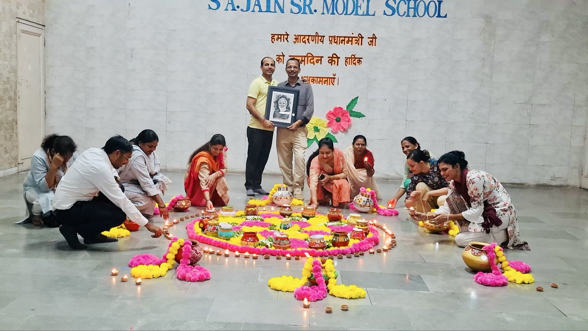 model530045's tweet photo. S.A. Jain Senior Model School, Ambala City, participated in the 4.5-km Namo Marathon Run for Unity, organised by the District Administration under Seva Sankalp Abhiyan. Around 150 students, teachers &amp; NSS volunteers joined, promoting fitness, unity &amp; discipline. 🏃‍♀️✨ https://t.co/Z8n2Nljgmf