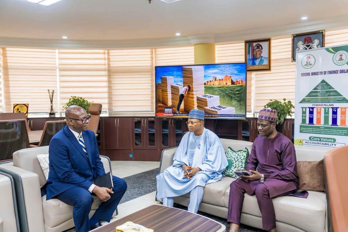 DailyTimesNGR's tweet photo. Kaduna Governor Uba Sani met Finance Minister Taiwo Oyedele to discuss poverty reduction, job creation, financial inclusion and rural economic growth. Sani said the state will deepen cooperation with FG to expand economic opportunities and sustainable livelihoods. https://t.co/A6BUOncLkZ