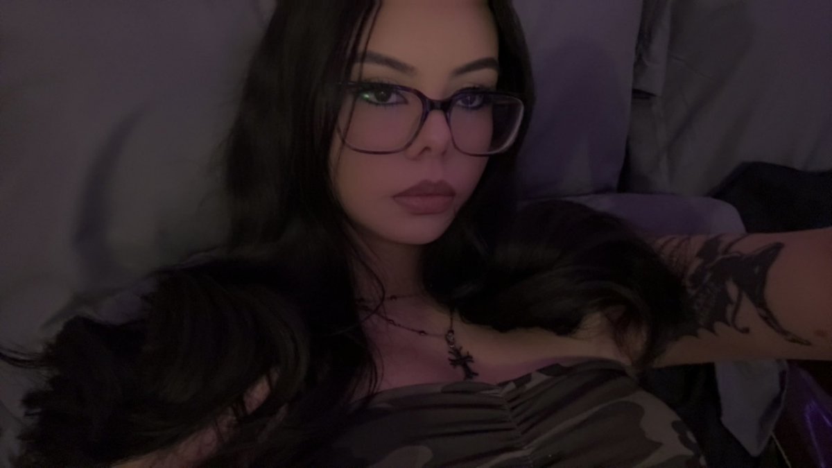 taylorwilson_'s tweet photo. 🪽     . . .⠀⠀꒰ Taylor ꒱

            ⁺　.⠀ bi , 21⠀  ⌒₊˚ ❤︎ ⠀ 
                    She  ノ⠀her .⠀
       ︵  NSFW | 18+ | MDNI   .ᐟ 
                             ˚⟡˖ ࣪ Dm for menu ˚⟡˖ ࣪

         ♡ / ↻ to be moots .ᐟ https://t.co/rG7GIy7xw3