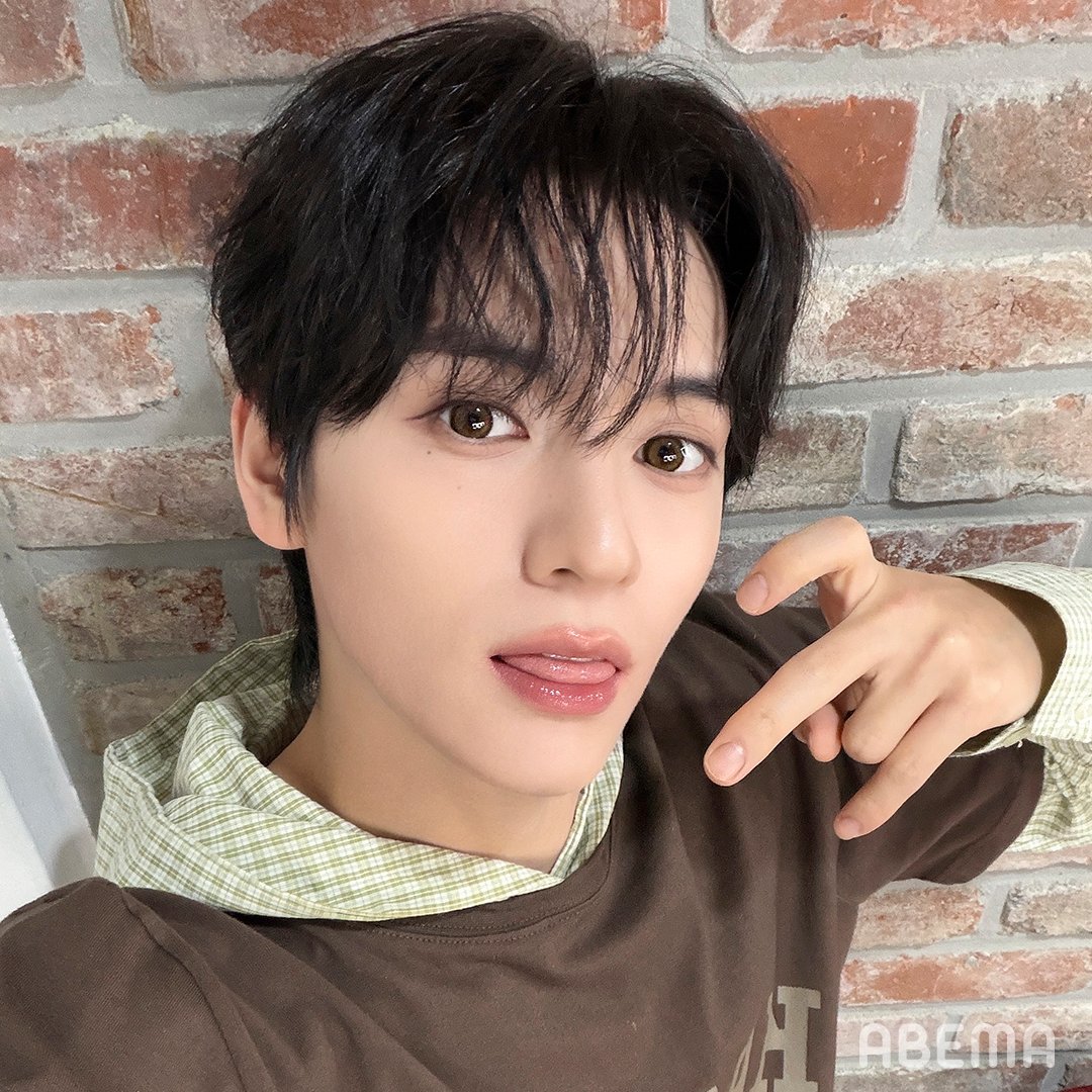 nSSign_ABEMA's tweet photo. ⋱📢第1部配信まであと1️⃣週間⋰
#nSSign 3rd ANNIVERSARY FANMEETING
「#nCAMP_with_COSMO」

🔗https://t.co/w2fXlXW4fG
第1部：9/26(土)よる6時~
第2部：9/27(日)よる6時~

カズタ、ドハ、ソンユン、
ロビンの自撮りをお届け💛

通しチケットなら豪華特典も✨
#アベマでnSSign を何倍も楽しもう🫶 https://t.co/YcLyRKEmSH