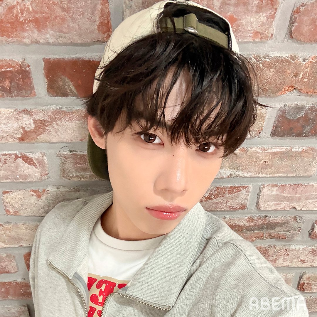 nSSign_ABEMA's tweet photo. ⋱📢第1部配信まであと1️⃣週間⋰
#nSSign 3rd ANNIVERSARY FANMEETING
「#nCAMP_with_COSMO」

🔗https://t.co/w2fXlXW4fG
第1部：9/26(土)よる6時~
第2部：9/27(日)よる6時~

カズタ、ドハ、ソンユン、
ロビンの自撮りをお届け💛

通しチケットなら豪華特典も✨
#アベマでnSSign を何倍も楽しもう🫶 https://t.co/YcLyRKEmSH