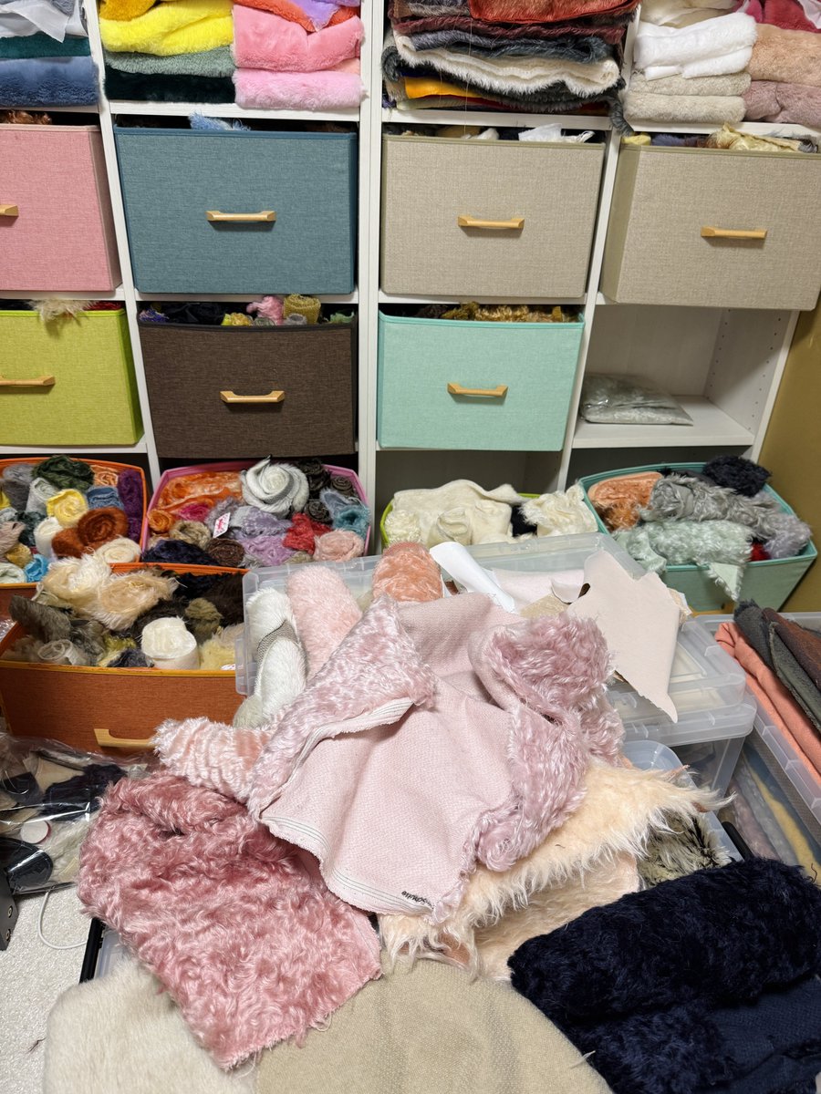 punicourt's tweet photo. いろんな生地を検討しました
今から片付ける… https://t.co/quFEw4buhM