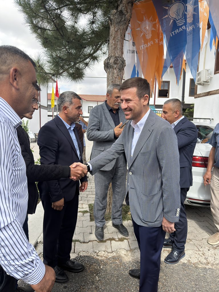 fethanbaykoc's tweet photo. Bugün📍Kalecik ilçemizdeyiz.

İlk durağımız olan AK Parti Kalecik İlçe Başkanlığımızı ziyaret ederek güne başladık. https://t.co/TbSX63Wesk