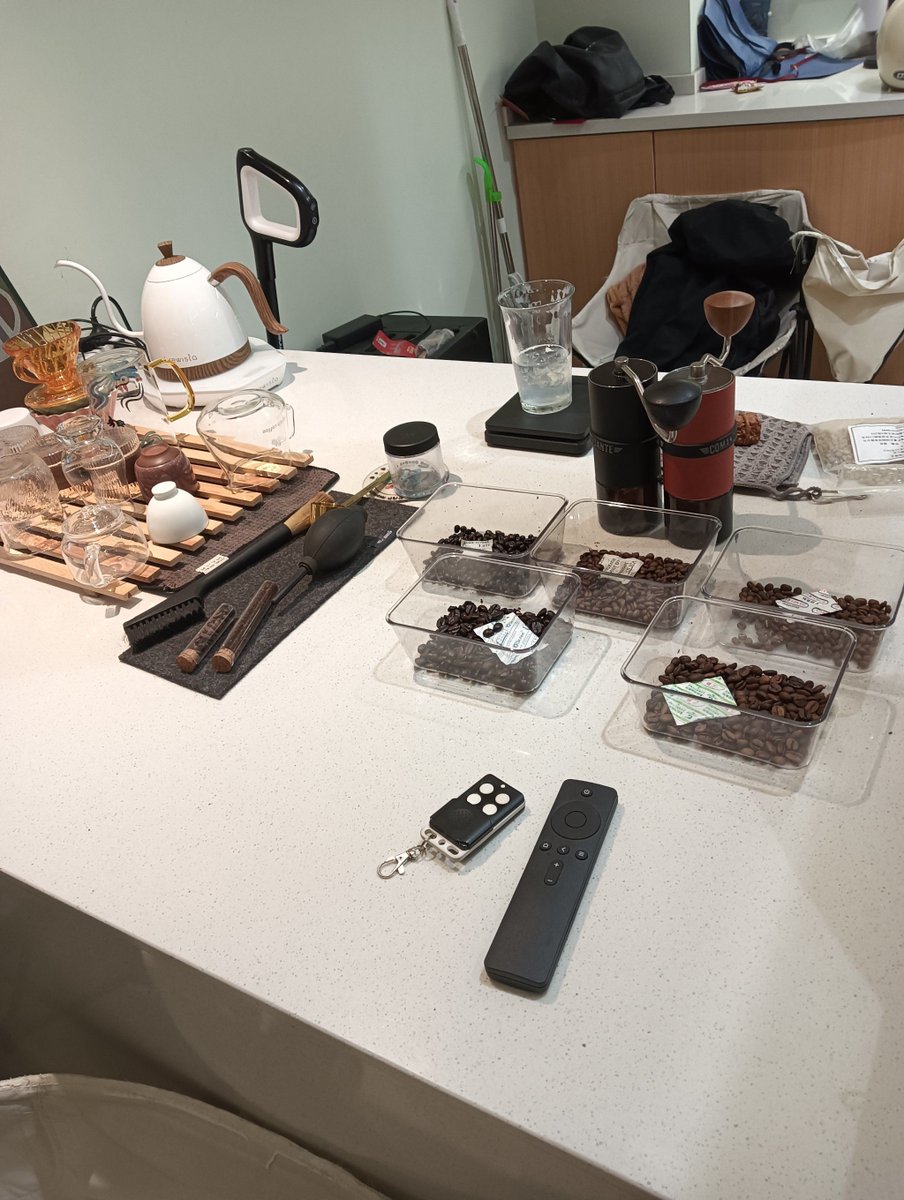 mochc754077's tweet photo. Just tried the new smart café that brews coffee based on your morning mood—my latte had exactly the right sweetness and fizz I needed, game changer for lazy mornings! https://t.co/y0W9lhaWlX