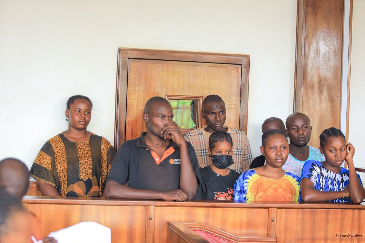 keishaali15's tweet photo. 10 of our activists appeared today at Buganda Road Court. Bail application failed as Magistrate Achayo was absent.
They are remanded to Oct 12 - 43 days in prison since Aug 31 arrest for peaceful march to @Parliament_Ug demanding an oil-free economy.
#Free14
#StopEACOP
#NoToOil https://t.co/UdMgk6LhjY