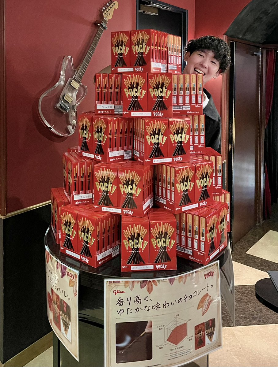 RI_802's tweet photo. 🎉  本日開催！  🎉
┏━━━━━━━━━━━┓
     🍫 GLICO LIVE NEXT 🎸
┗━━━━━━━━━━━┛

📍心斎橋JANUS にて開場しました！

出演は
🌟#バチカン市国に愛されたい(@Bachikan459_ )
🌟#Lavt (@Lavt_k , @Lavt_staff )
🌟Laughing Hick(@Laughing_Hick )

MCはハタノユウスケでお届け🎙️💥

✨ チケットSOLD OUT!  ✨

みんなからの今日のライブレポ待ってます📮💨
Xは🏷️#RI802 でポストしてね！

そして来月10/1(木)の #FM802 RADIO♾INFINITY
にてライブ音源をオンエア💥

今日の #グリコライブ 
いっぱい声出して楽しんでね👏🏻

#ラフィングヒック   
@glico_live_next @shimizuonsen @GREENS_staff
@JANUS_OSAKA @FM802_PR