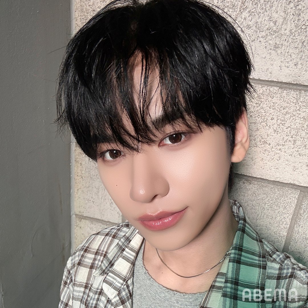 nSSign_ABEMA's tweet photo. ⋱📢第2部配信まであと1️⃣週間⋰
#nSSign 3rd ANNIVERSARY FANMEETING
「#nCAMP_with_COSMO」

🔗https://t.co/0CtKj7xuNQ
第1部：9/26(土)よる6時~
第2部：9/27(日)よる6時~

ハンジュン、ロレンス、
ヒウォンの自撮りをお届け💛

来週末は #アベマでnSSign を
COSMOみんなで楽しもう🎶 https://t.co/w6SjfvFkTS