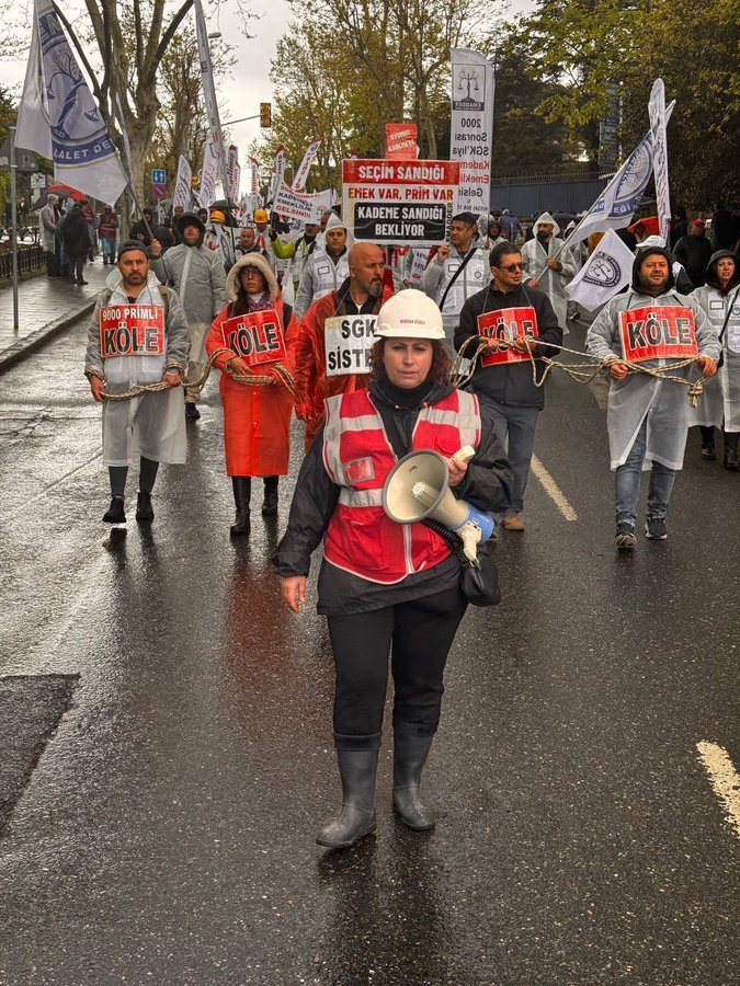 birol1000453's tweet photo. Herkes kendi işine baksın 
o kademe @mihribanugurluu Başkanımla beraber gelecek mücadeleye devam ✊ ✊ ✊ 

@EmadDernegi
#Halkkademeistiyor https://t.co/82BsDJVzUa