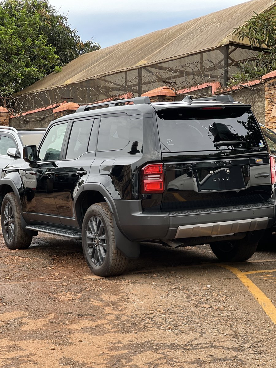 kitagatamotors's tweet photo. Ready to upgrade your drive? The Toyota Landcruiser J250 is available for sale. 
Year: 2025
Fuel: Diesel 
Auto | 7seating 
Contact 0704668111 or DM for price. https://t.co/wkrSOOddIz