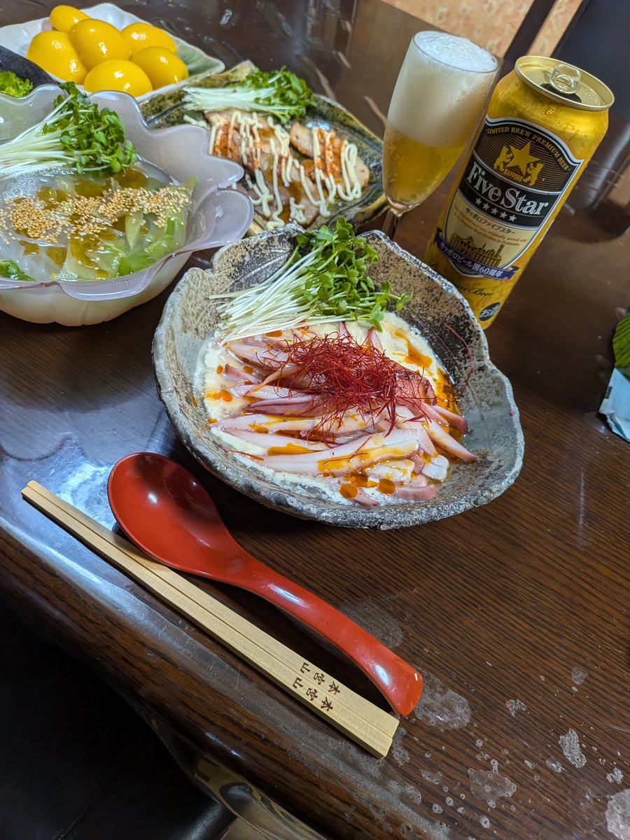 matsu10765's tweet photo. 今晩は(^O^)／本日はこんな感じで創りました🤤浜焼きイカシェントウジャン、レタス春雨スープ、煮豚焼き、レタスサラダ、黄桃、🤤　#かいわれ大根　#ビール好き　#世界の松井　#松井英幸　#天狗党レーシングチーム　#天狗党自転車 https://t.co/HG7s4jjeMa