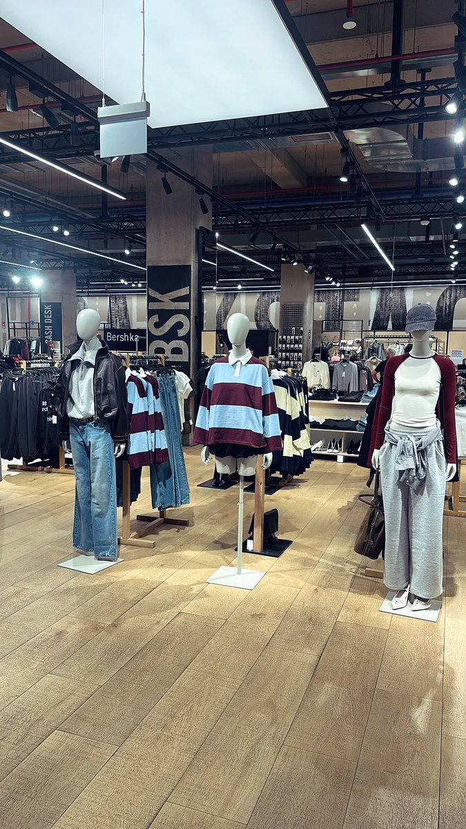 TShirts61's tweet photo. Bu sene moda cidden bordo mavi. https://t.co/0EYMmTY3q2
