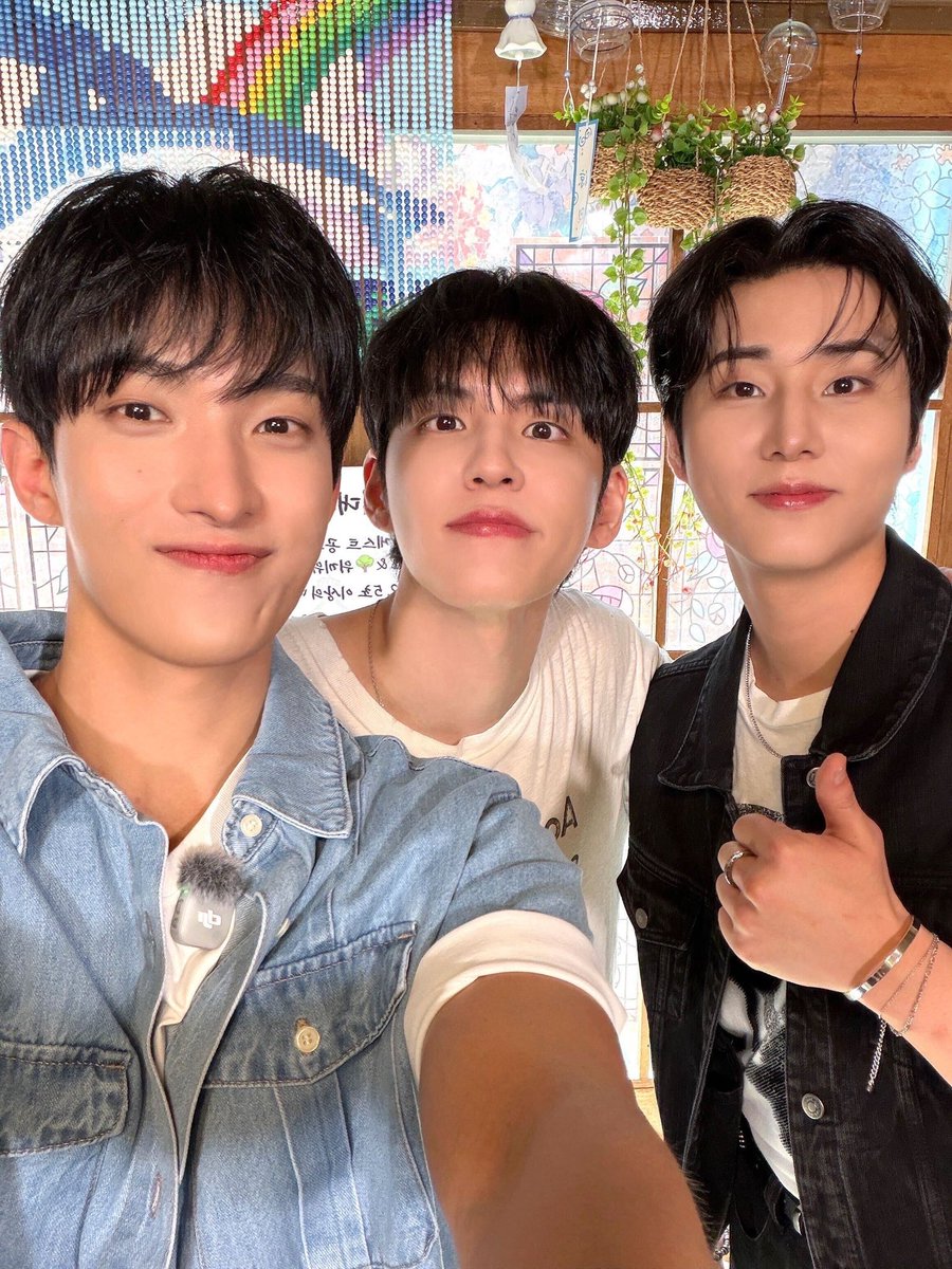 pledis_17 tweet picture