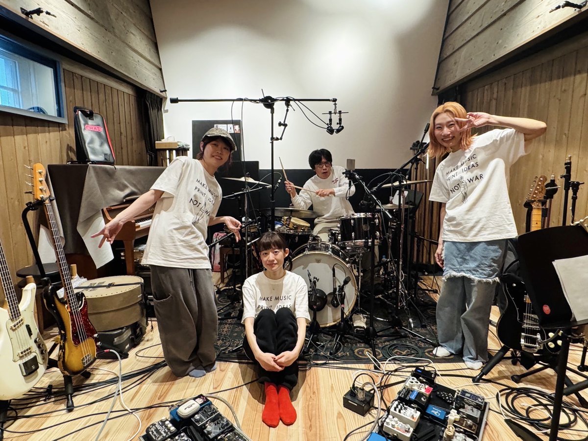 qrlinfo's tweet photo. TVアニメ「#風を継ぐもの 」

✴︎オープニングテーマ
くるり＋羊文学「風を継ぐもの」

✴︎エンディングテーマ/劇場先行版主題歌
羊文学＋くるり「涙の河」10/12(月)先行配信

▼「涙の河」Pre-Add/Pre-Save受付中
https://t.co/Ja8KZz1XIC

#涙の河
#くるりと羊文学
#かぜつぐ https://t.co/ssbeRvQZfO