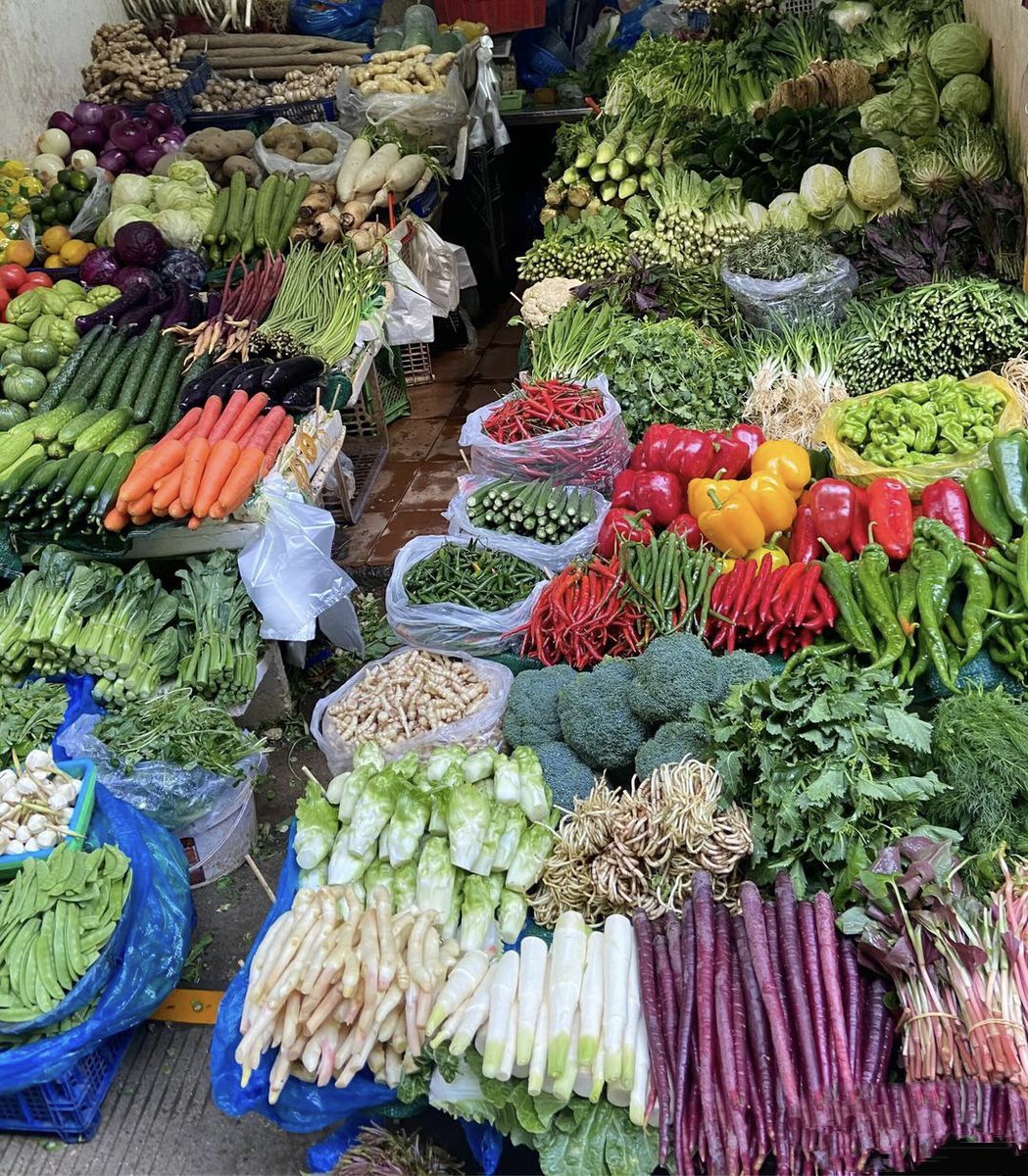 aerio211990's tweet photo. Fresh organic veggies u0026 eggs restocked at our neighborhood market! Perfect for your weekend meal prep  Shop now before they sell out!， https://t.co/zFrKTBdHeL