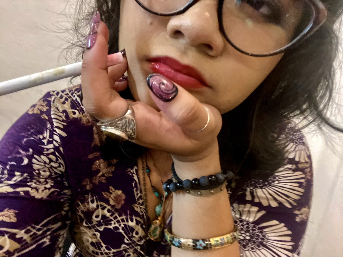 Wutheringkiss's tweet photo. [QUEER FRIEND APPLICATION] #Revamp!

 Name: Odette
Age: 21
Occupation: English Literature Primadonna, Not!Employeed, yup..
Hobbies: Writing; prose &amp; poetry; reading, conversing, theoritical studies, and more!
Fun fact: I get headaches twice a week if not everyday #caffeineaddict https://t.co/TXPqZhPzqW